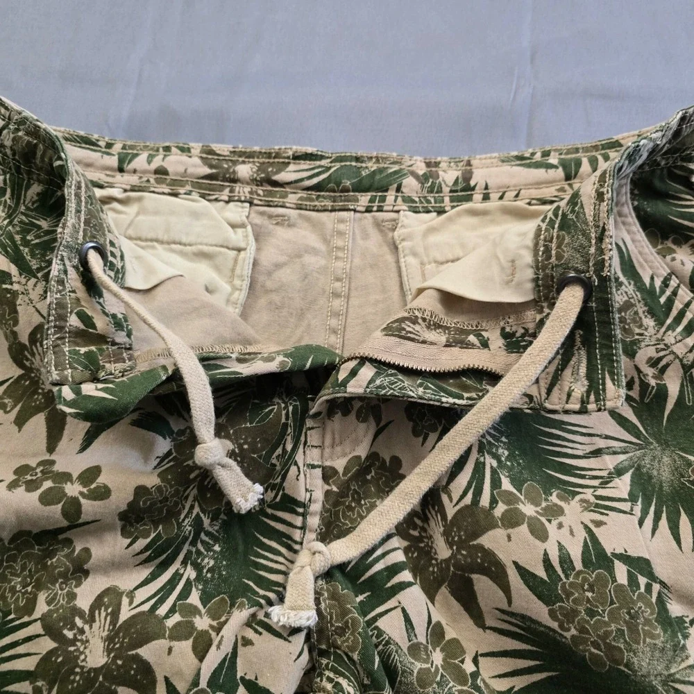C&C California Floral Shorts Men 34 Tan Tropical Stretch Drawstring Pocket